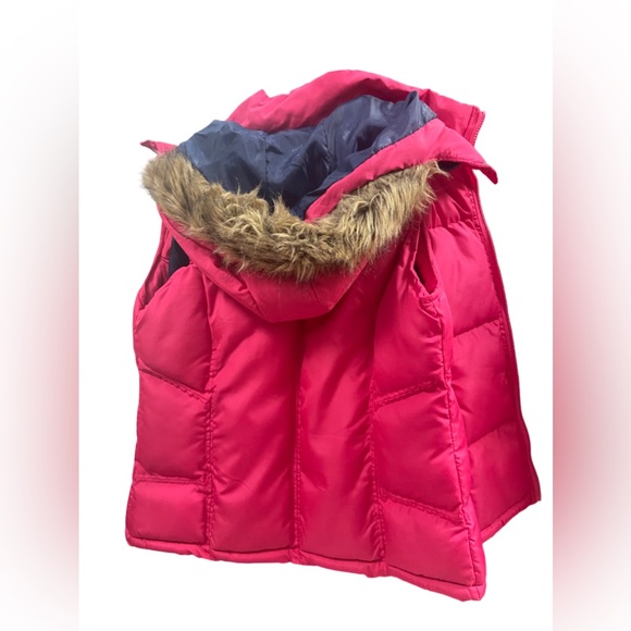 In good condition U.S. Polo Assn. Vest puffer with hoodie Large - Picture 2 of 3